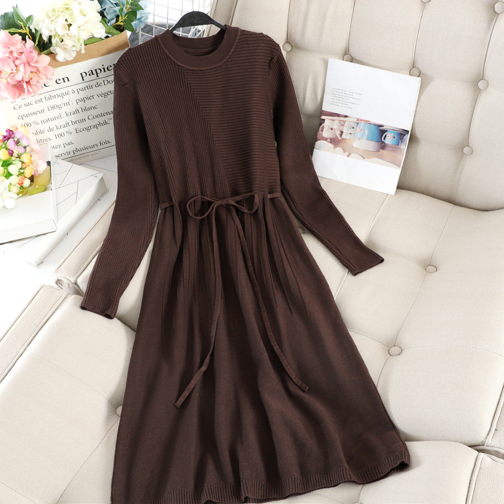 Hosszú női ruha derékkötővel több színben