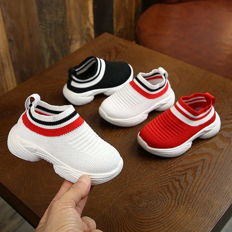 Αθλητικά παιδικά  παπούτσια σε τρία χρώματα για αγόρια και κορίτσια