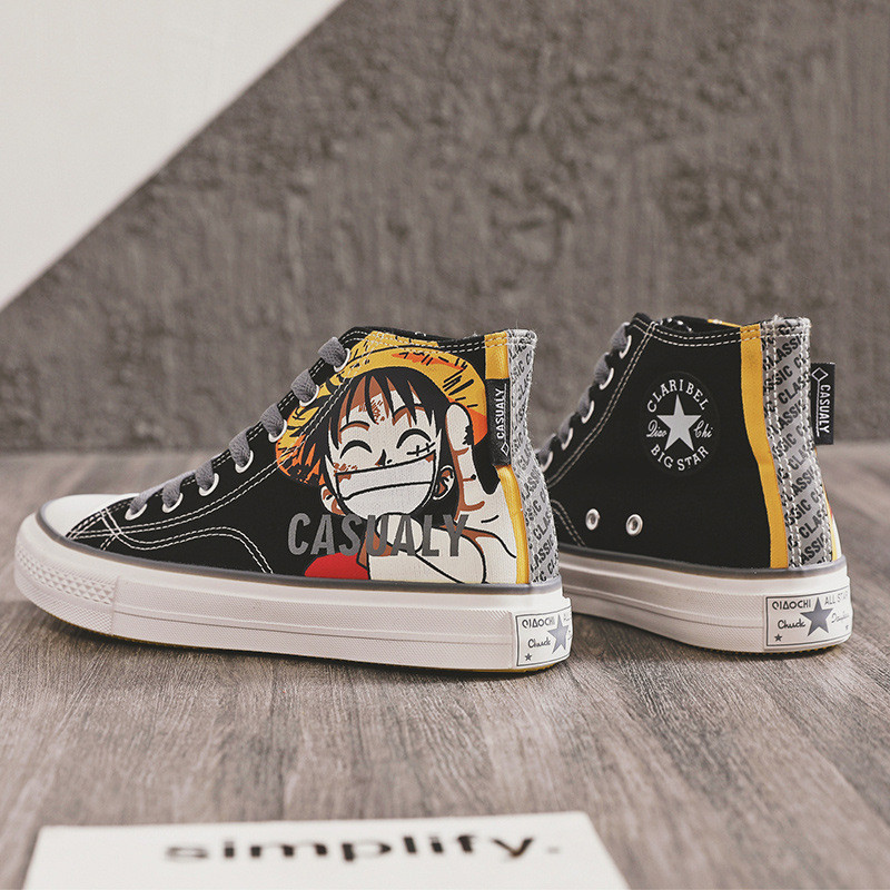 Καθημερινά γυναικεία αθλητικά παπούτσια με εφαρμογές και κορδόνια σε άσπρο και μαύρο χρώμα