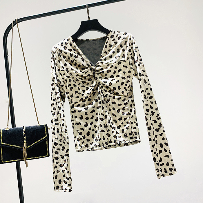 Modern női blúz spitz nyakkivágással és állatmintával három színben