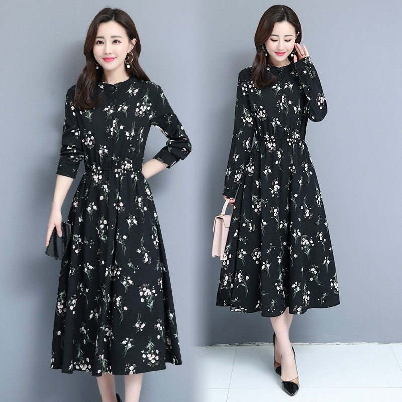 Rochie lunga eleganta de dama cu elemente florale de culoare neagra, cu maneci lungi