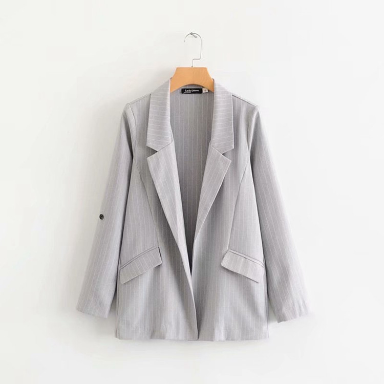 Дамско раирано сако в сив цвят без закопчаване
