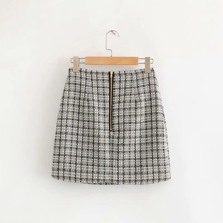 Rövid kockás szoknya magas derékkal és gombokkal
