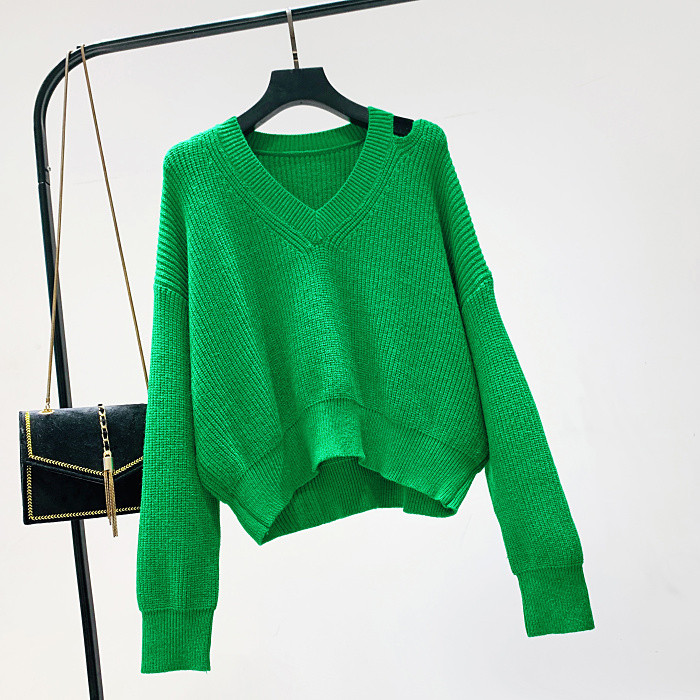 Új modell női pulóver spitz nyakkivágással és kivágásokkal több színben