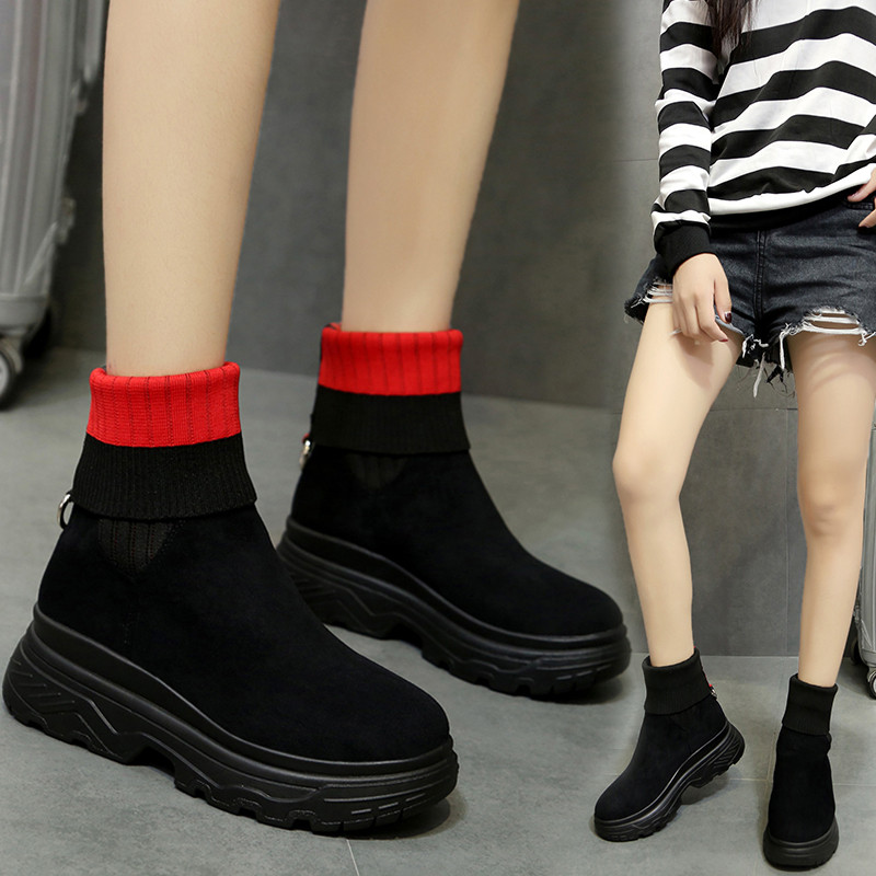 Γυναικείες μπότες με  ψηλή πλατφόρμα  με μαύρο χρώμα