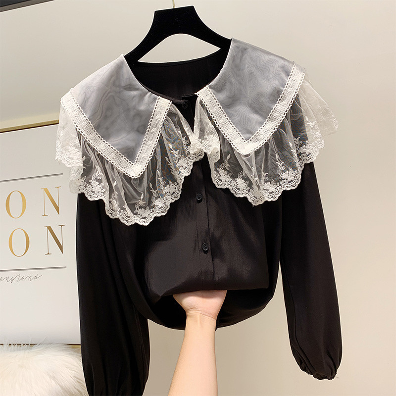 Cămașă modernă de damă cu dantelă în alb și negru