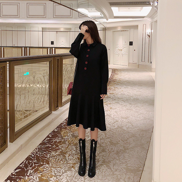 Rochie casual de dama cu guler clasic si model rosie cu nasturi