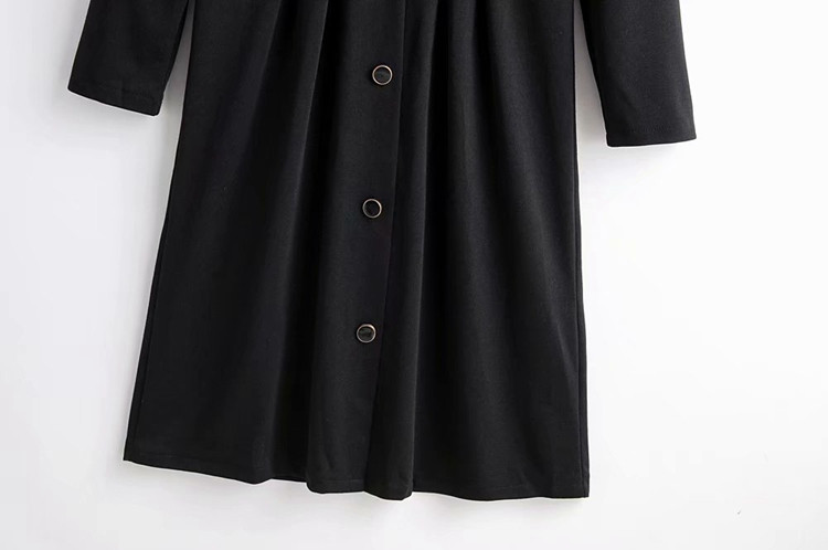 Hosszú női ruha klasszikus gallérral és gombokkal - kivágott modell