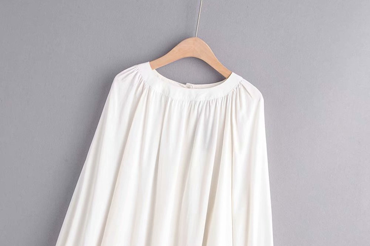 Bluza de dama model lat de culoare alba si nasturi la spate