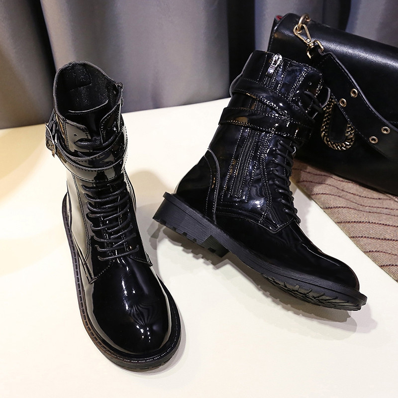 Κομψές γυναικείες  έκο δερμάτινες μπότες με κορδόνια και φερμουάρ σε μαύρο χρώμα