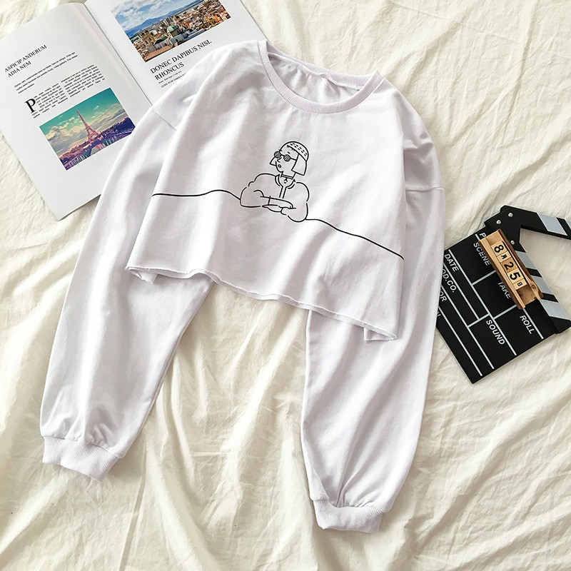 Σύντομη γυναικεία μπλούζα σε πέντε χρώματα με εφαρμογή