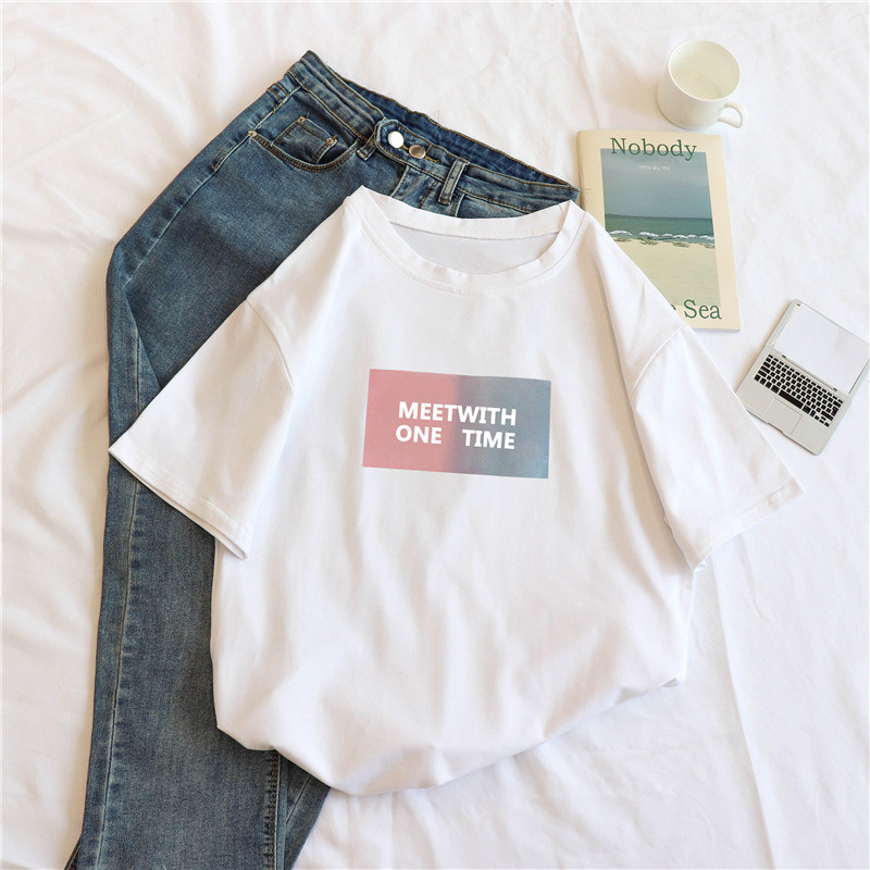 Vastag női blúz ovális nyakkivágással, hat színű mintával