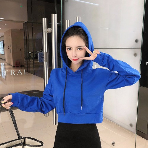 Rövid pulóver kapucnival és nyakkendővel, két színben