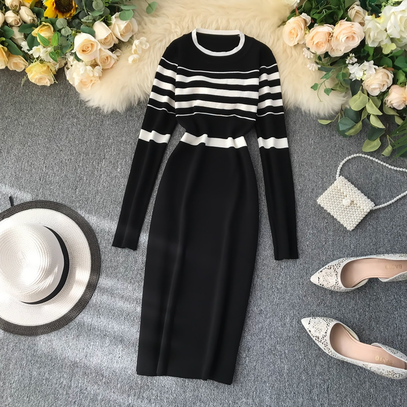 Hosszú ujjú, O-nyakú női ruha