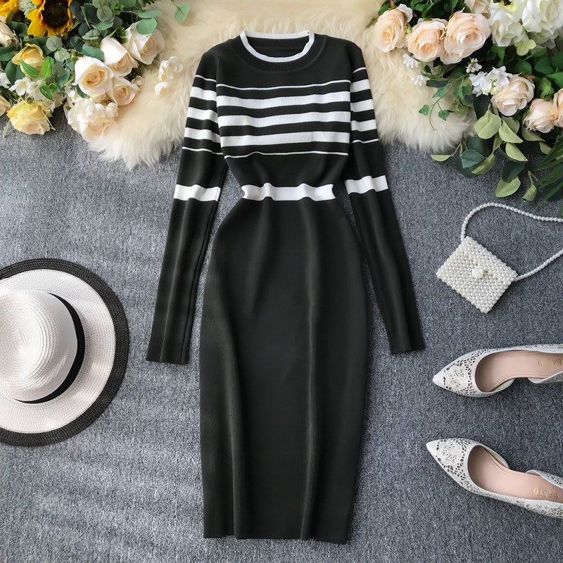 Hosszú ujjú, O-nyakú női ruha