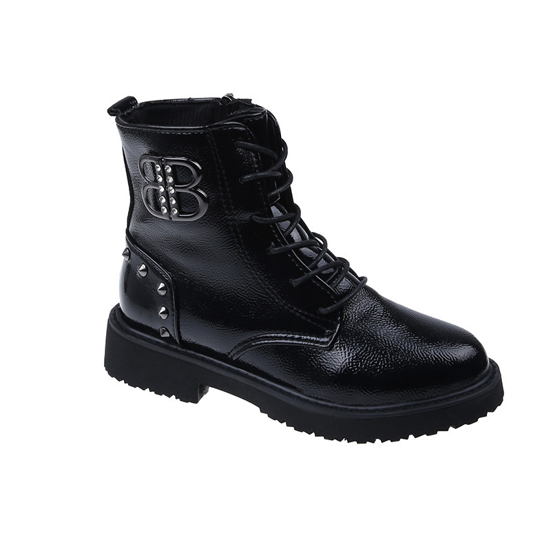 Stílusos női csizma fém elemekkel és fűzős fekete színben