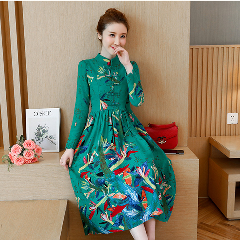 Rochie elegantă de damă cu mâneci lungi și imprimeu floral în roșu, galben, verde și negru