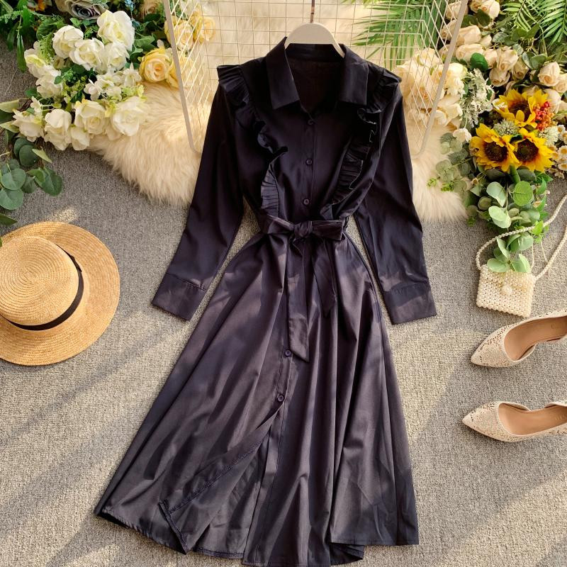 Modern női ruha gallérral és övvel több színben