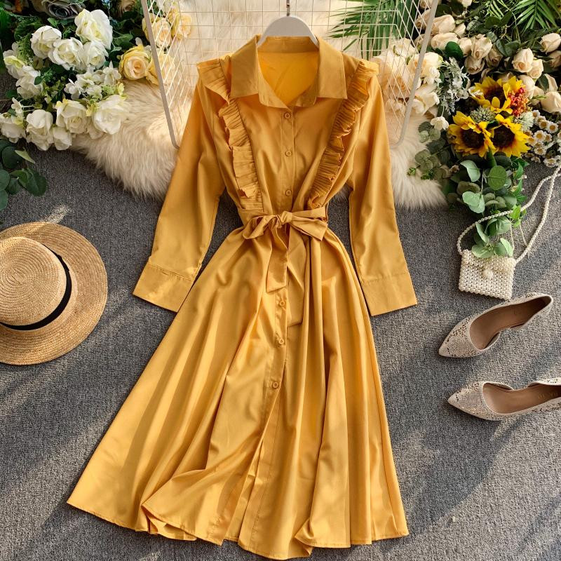 Modern női ruha gallérral és övvel több színben