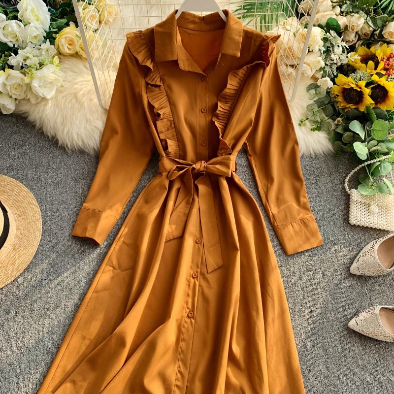 Modern női ruha gallérral és övvel több színben