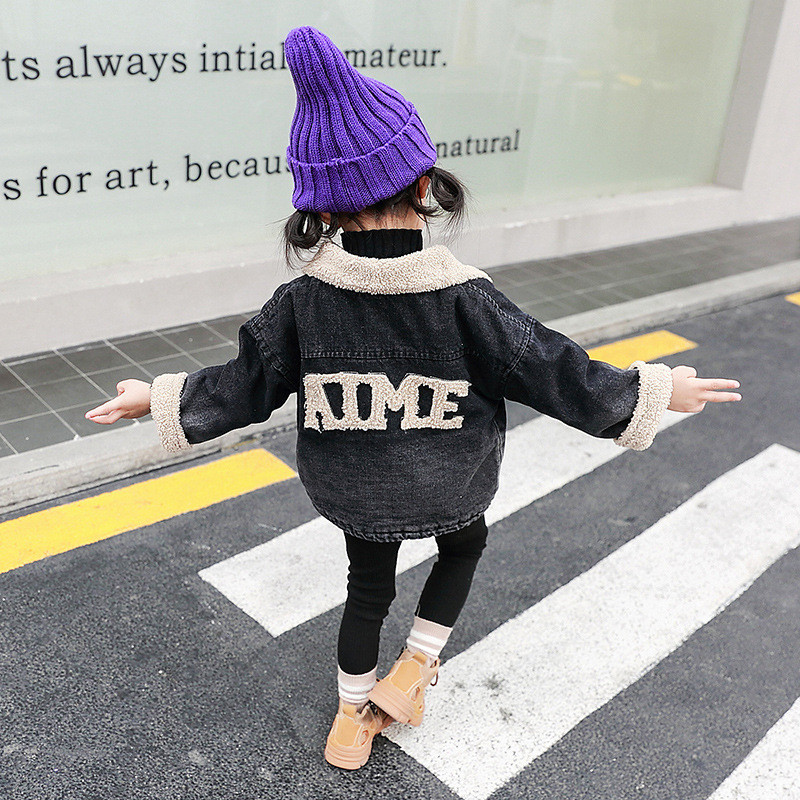 Geaca moderna pentru copii in negru cu nasturi pentru fete