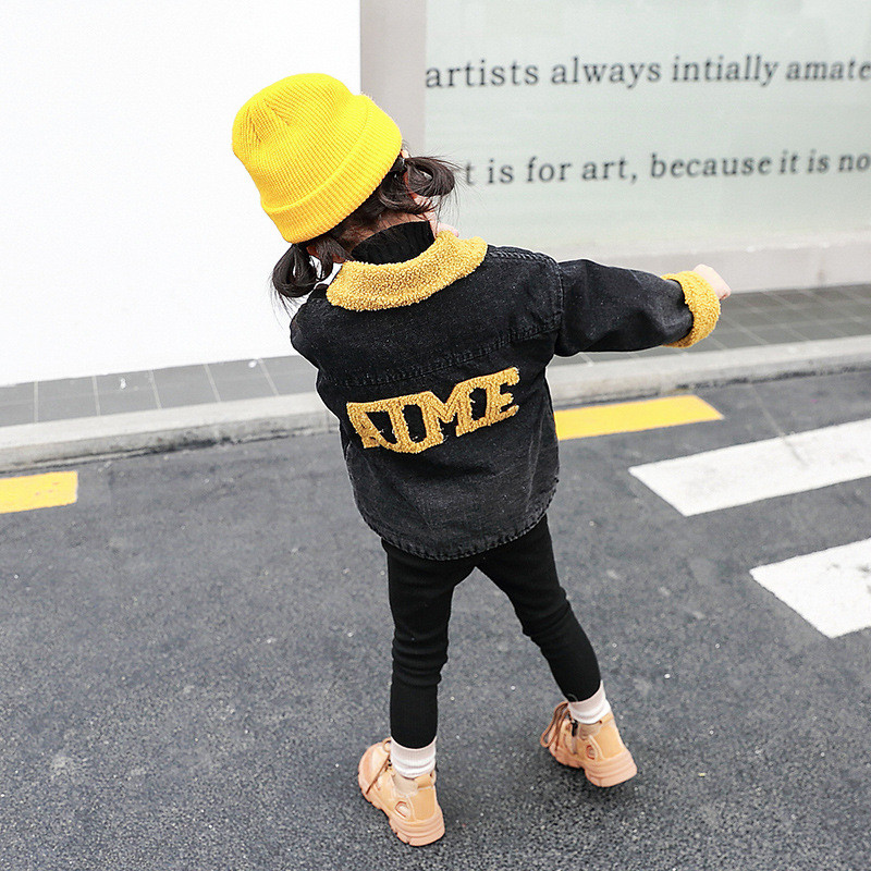 Geaca moderna pentru copii in negru cu nasturi pentru fete