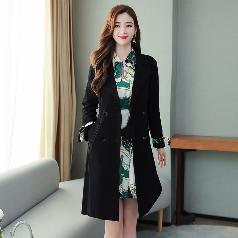 Stílusos női kabát gombokkal és övvel több színben