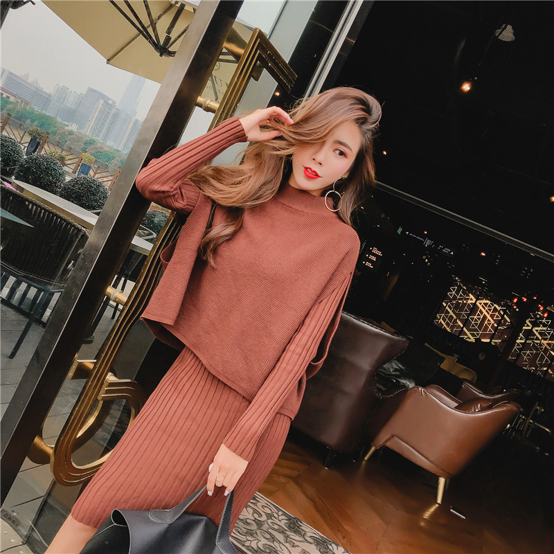 Set modern de rochie și vestă pentru femei - tricotat subțire