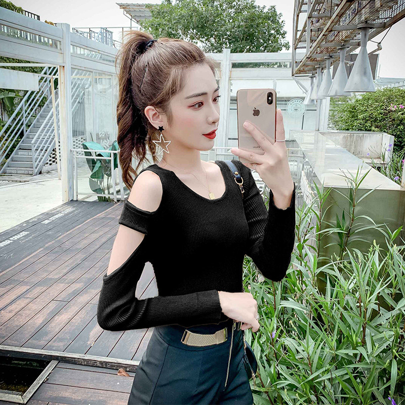 Modern női blúz modell, csupasz váll