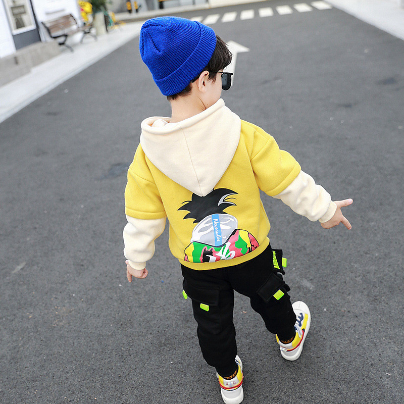 Új modellű gyerek pulóver kapucnival és rátéttel három színben fiúknak