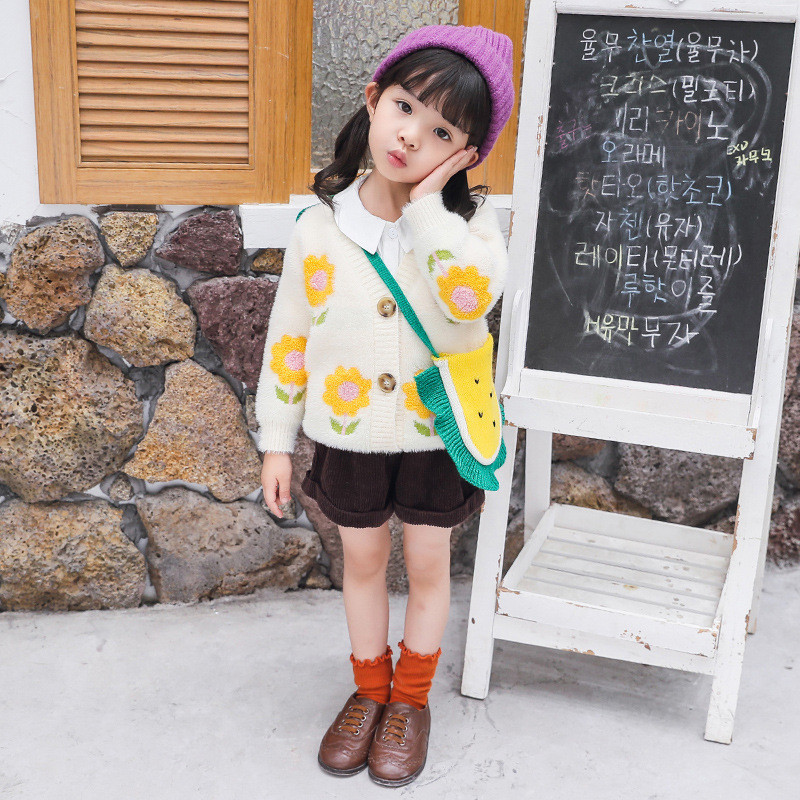 Vesta pentru copii model nou cu motive florale in alb si roz - pentru fete