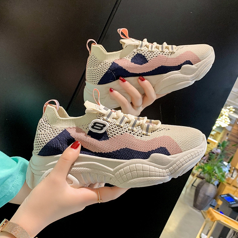 Új modern női tornacipő durva talppal több színben