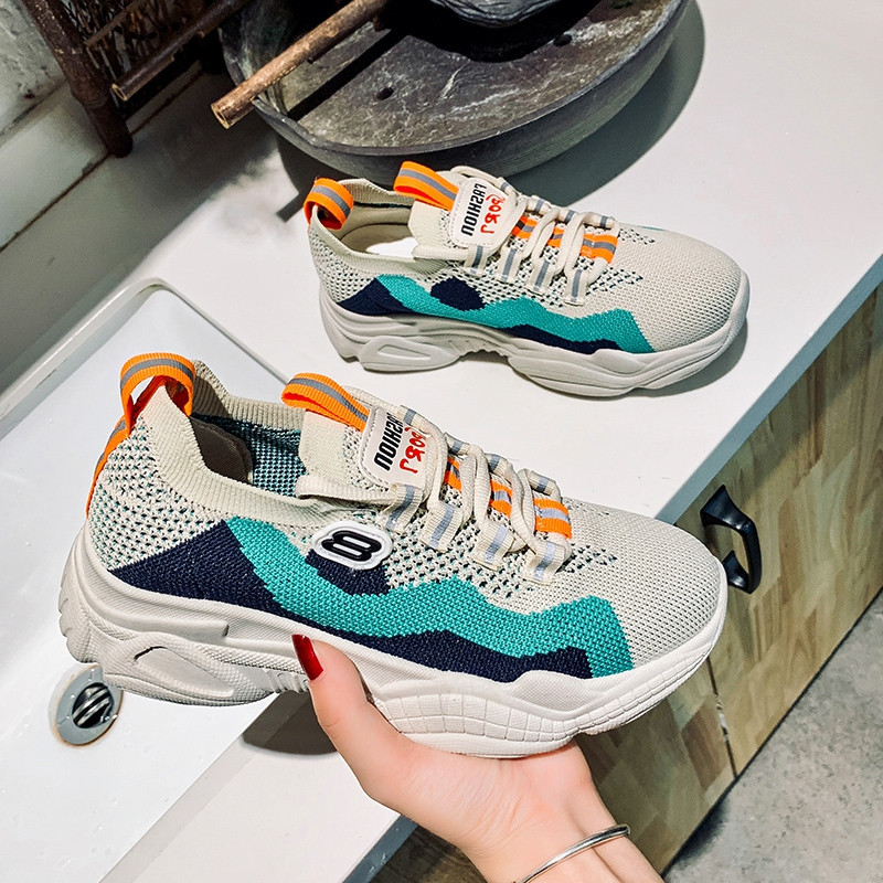 Új modern női tornacipő durva talppal több színben