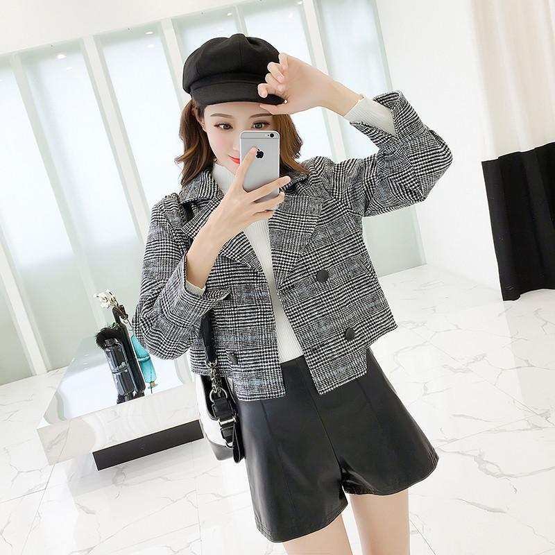 Aktuális női rövid kockás kabát két színben