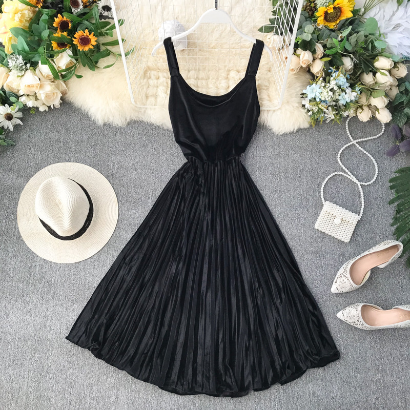 Női rakott bársonyruha vékony pántokkal, három színben