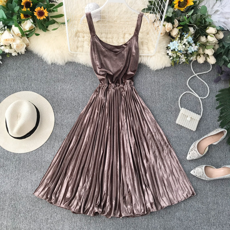 Női rakott bársonyruha vékony pántokkal, három színben