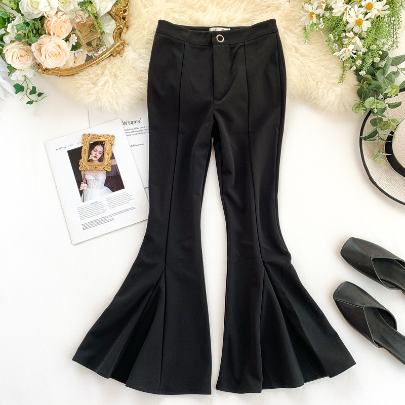 Дамски панталон тип чарлстон  с висока талия в черен цвят