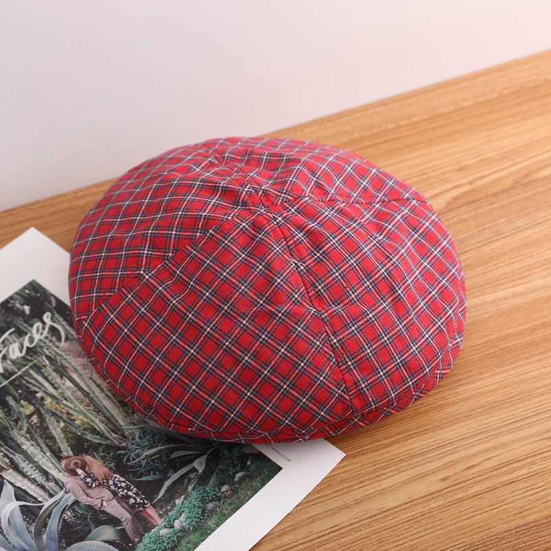 Kockás női beretek zöld, piros, fehér, fekete, sárga és kék színben