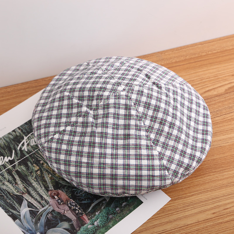 Kockás női beretek zöld, piros, fehér, fekete, sárga és kék színben