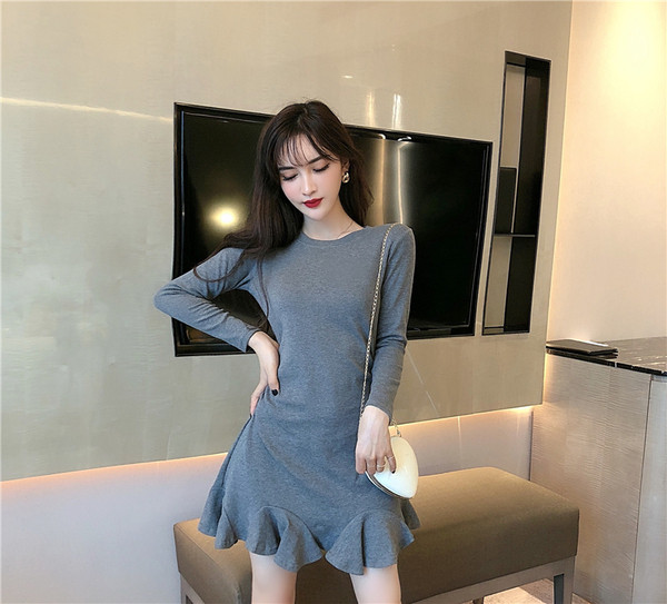 Rochie scurta de dama cu decolteu oval si maneci lungi in doua culori