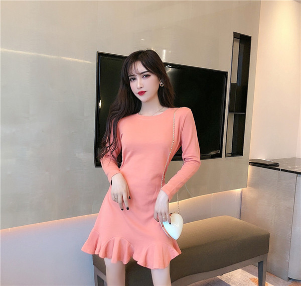 Rochie scurta de dama cu decolteu oval si maneci lungi in doua culori