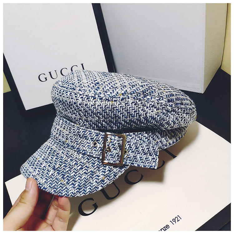 Fém csattal ellátott női sapka három színben