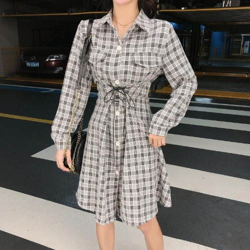 Rochie lunga in carouri cu nasturi si cravate in doua culori