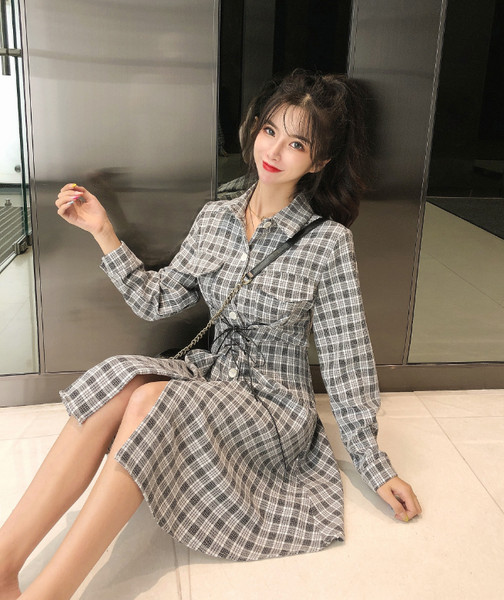 Rochie lunga in carouri cu nasturi si cravate in doua culori