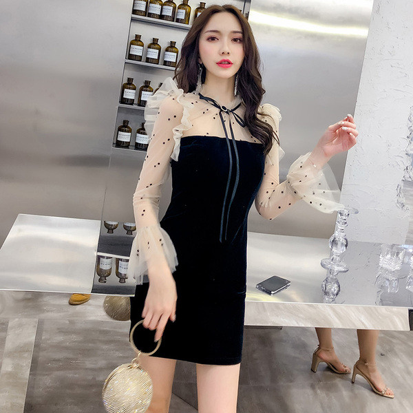 Új modell stílusos női ruha bársony és tüll ujjakkal