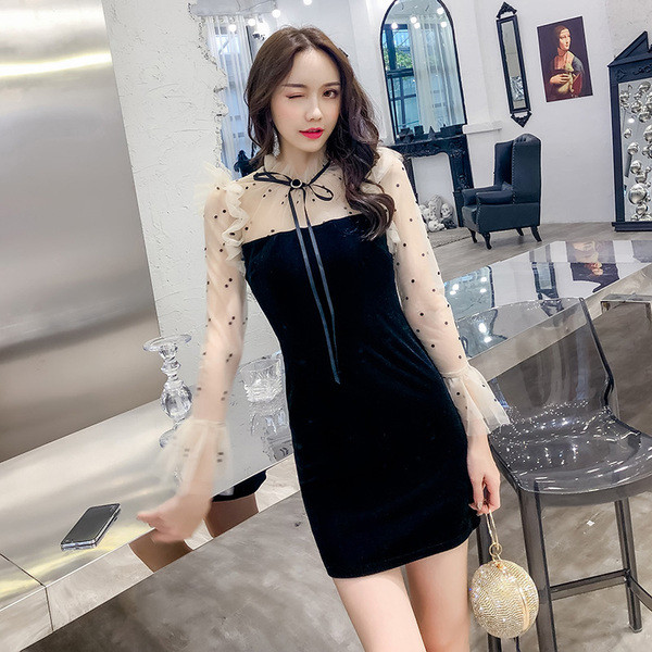 Új modell stílusos női ruha bársony és tüll ujjakkal