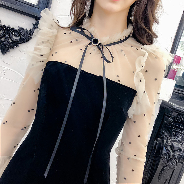 Új modell stílusos női ruha bársony és tüll ujjakkal