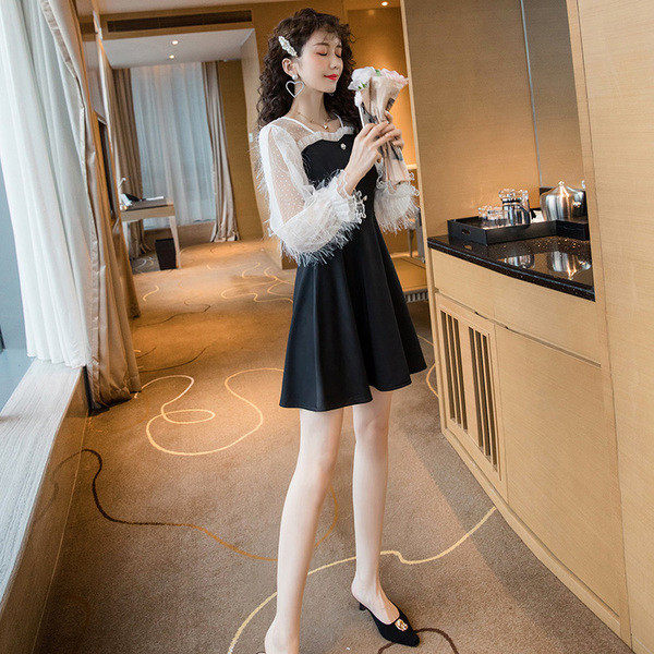 Új modell női ruha - szabású modell fekete színben