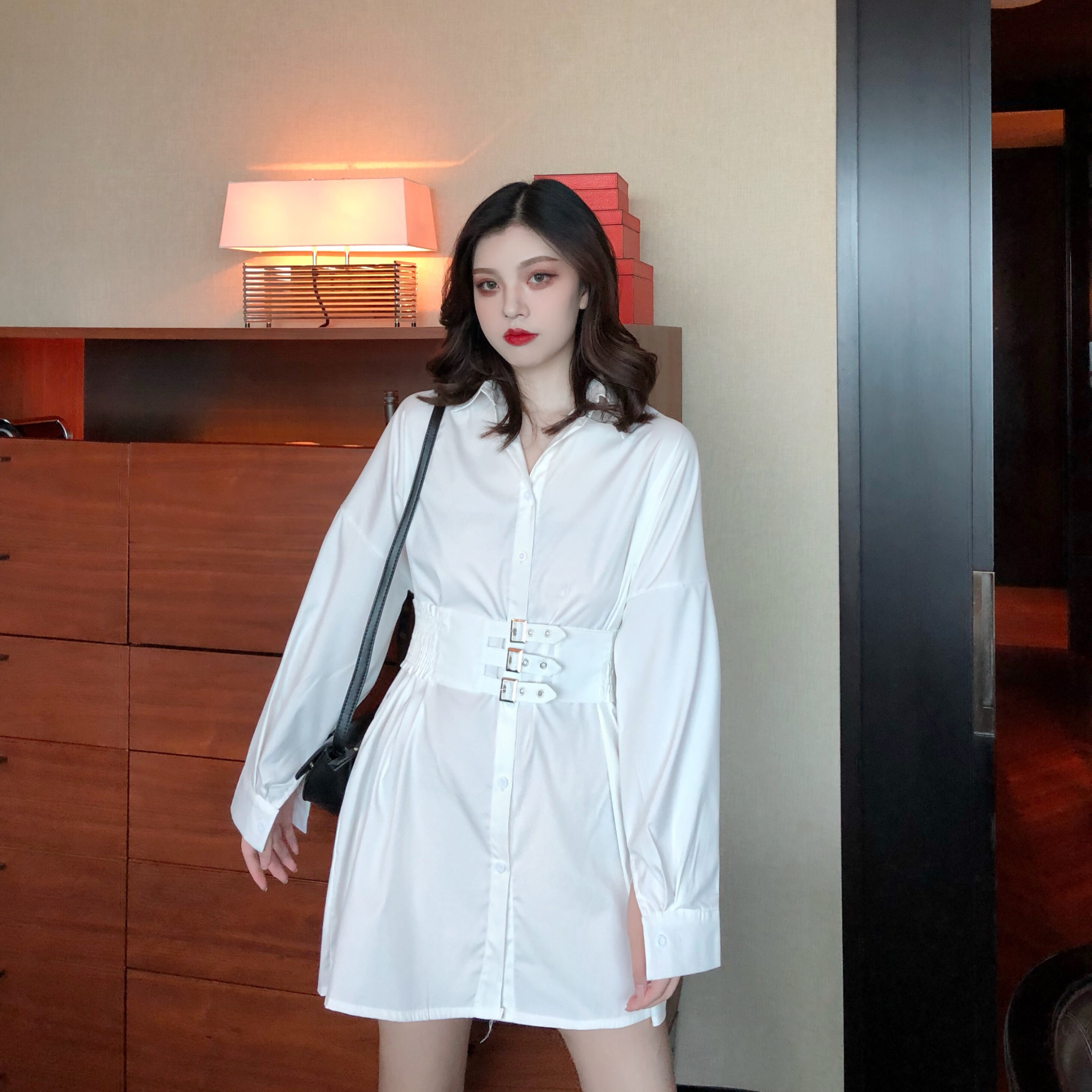 Női aktuális ing - hosszú fekete-fehér modell