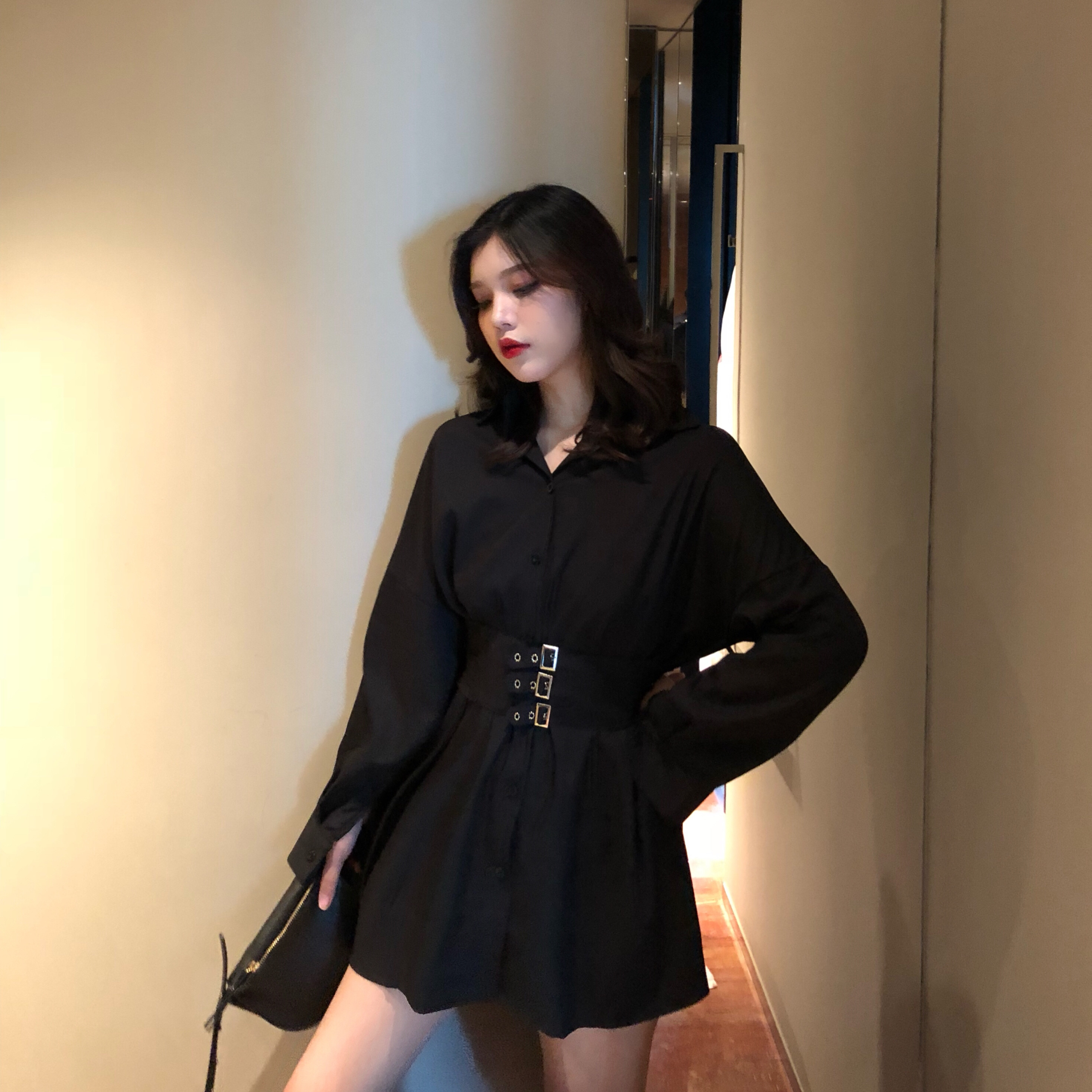 Női aktuális ing - hosszú fekete-fehér modell